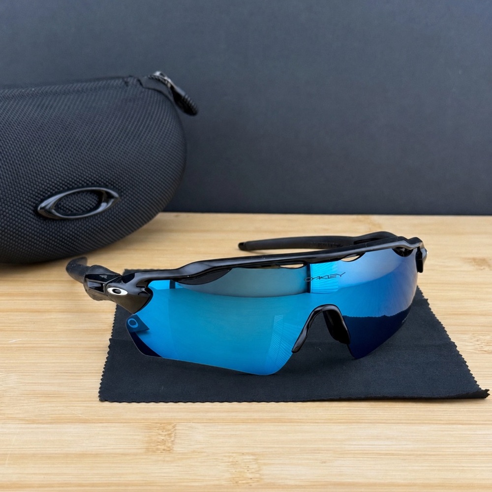 Oakley Radar Blue Lens